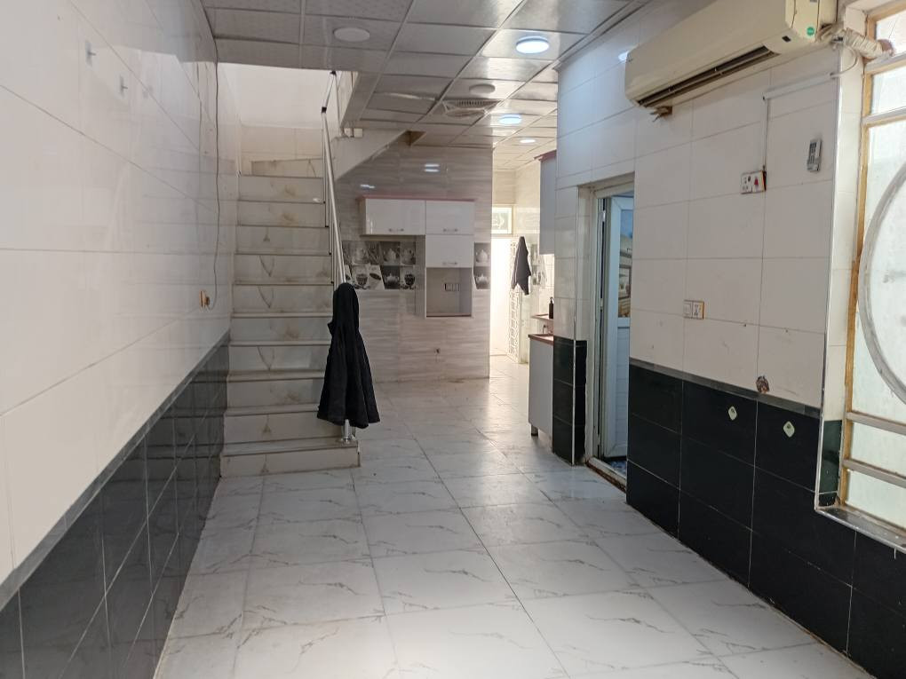 بيت رهن في نجف حي المكرمه قرب شارع طاقة وقرب جامع ابو فضل العباس مساحه ١٠٠متر تفاصيل بيت غرفة وصالة واستقبال مطبخ صحيات بناء جديد سعر رهن ٤٠ مليون مرجعت مكتب ابوحسنين العقار في نجف حي المكرمه قرب سواق ادم *********** النجف, العراق
