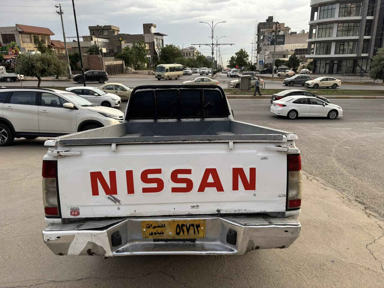 نیسان تاک ٥ قولاپ ٢٠٠٢ تەبریدە ئاڕمی هەولێرە  ١ پارچەی بۆیاخە دەرگای سەیەقی لەگەل دوو سئ پەڵە بێ دەعم و ناو گرتن پێش و پشتی کەپسە بە شەرتی گێڕ و مەکینە و ئەکسل سەیارەکە جایزە و هەموو گیانی بە شەرت سەیارەکە بئ عەیبە و بێ مەسرەفە سەیارەی مەعرەز نیە سعری ٨٠ گەڵا و مەجالیشی تیایە*********** شوێن سلێمانی

