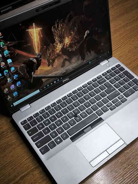 💻 Dell Precision 3551 – محطة عمل هندسية احترافية
✨ أداء عالي وثبات ممتاز للمهندسين، المصممين، والبرامج الثقيلة ✨

📦 المواصفات الكاملة:

⚙️ المعالج (CPU):
Intel Core i7 — الجيل العاشر — فئة H (مخصص للأداء العالي)

💾 الذاكرة العشوائية (RAM):
16GB DDR4 — مناسب جداً للريندر، السوليد ووركس، الأوتوكاد، والبرامج الهندسية

💽 التخزين (SSD):
512GB SSD سريع — قابل للتوسعة

🎮 كرت الشاشة (GPU):
NVIDIA Quadro P620 – 4GB
✔ مخصص للبرامج الهندسية والتصميم الاحترافي
✔ أداء ممتاز في Autodesk / SolidWorks / Revit / Creo / Blender

📺 الشاشة:
15.6" FHD — ألوان واضحة ودقة ممتازة

⌨️ الكيبورد: عربي + إنكليزي
⚖️

---

🎁 الملحقات المرفقة:
شاحن أصلي + حقيبة + ماوس

🔒 الضمانات:
✅ ضمان فحص عند الاستلام
🔁 ضمان استبدال لمدة 10 أيام

💰 السعر: 625,000 دينار فقط

📞 للحجز والاستفسار: *********** بغداد
