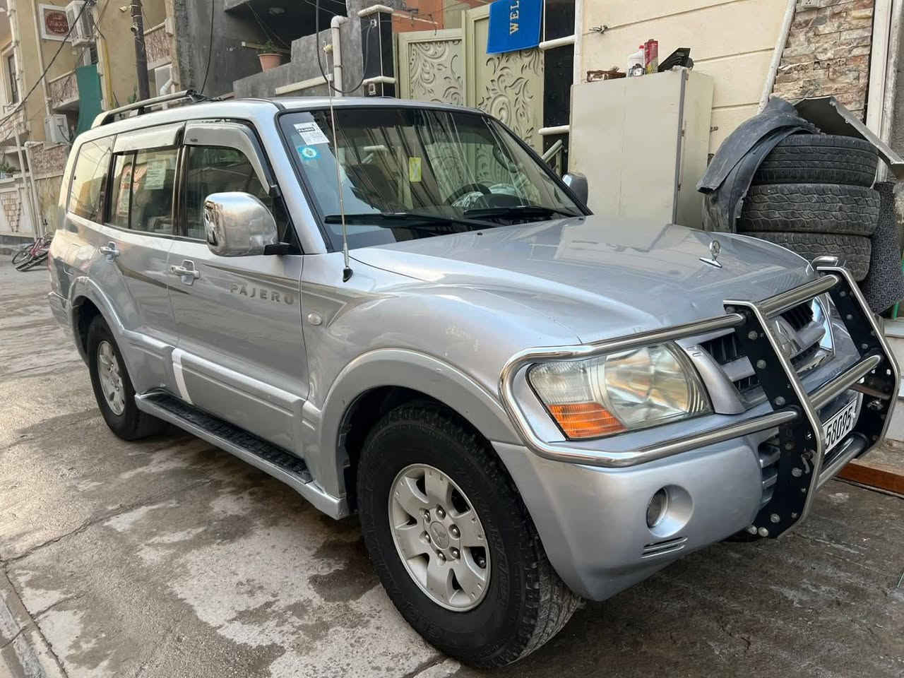 السلام عليكم 
للبيع باجيرو موديل 2007 رقم بغداد دولي باسمي محرك 3000 سبعه راكب ثلاث قطع تبريد مري شفط بيهه صبغ قطعتين بدون أي حادث السعر 97 بيهه مجال بسيط ***********
