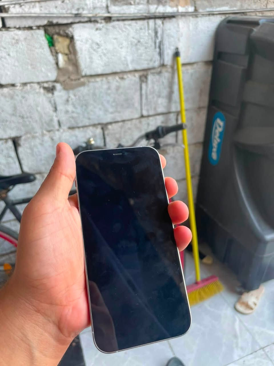 12برو ١٢٨ بطاريه٧٤ بالحاسبه تقره٧٧ ضهر مفطر جهاز وتر ممفتوح مراوس او بيع سعره ٣٠٠قفل مكاني بغدادشعب ***********
