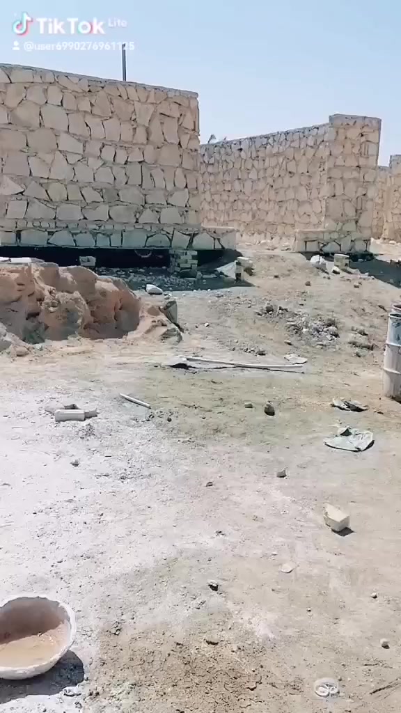 من يرغب ببناء الحجر أو الأستفسار يرجى الاتصال على الرقم التالي أو مراسلة الصفحه ونحن في خدمتكم ***********
*********** نشتغل الحجر كرسته وعمل البيت  حسب الخريطه والسياج حسب المتر المربع وبأسعار مناسبه
