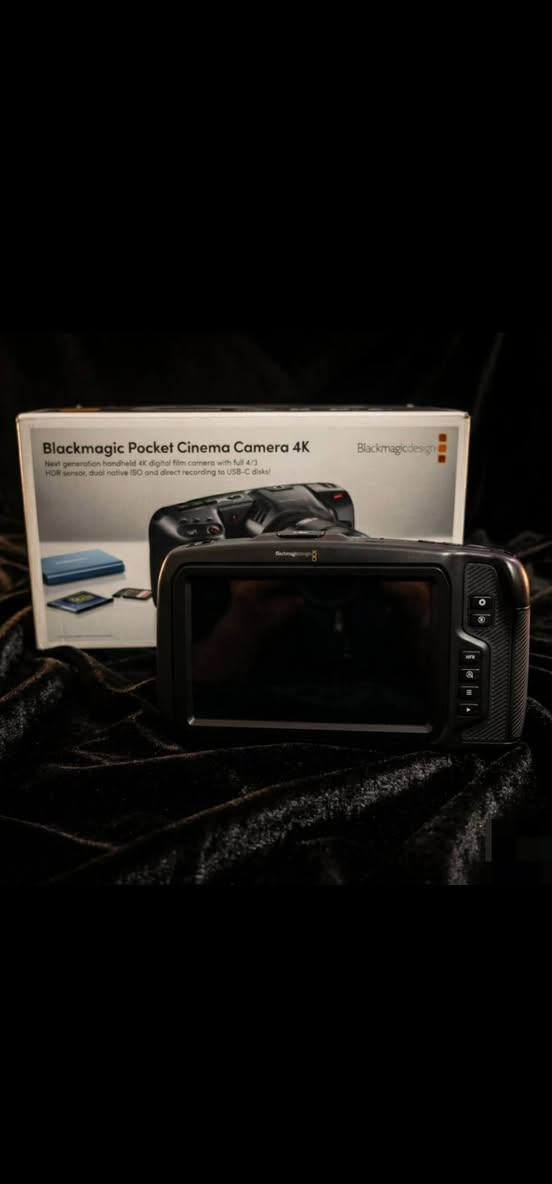 للبيع كامرة سينمائيه احترافيه جدا 
كامرة بلاك ماجك سينما كامرة 4K 
Black magic cinema  pocket camera 4K
إذا كنت تريد تصور فديو بأعلى جودة سينمائية فهذه الكامرة ألك 
سنسر سينمائي مو عادي يعطيك الوان سينمائيه احترافيه جدا 
شاشه عملاقه لمس سريع جدا 
افضل كامرة تصور RAW بدون منازع تصور RAW حته 12bit يعني افضل من sony fx3 في ال RAW  
إذا كنت تعرف تعدل الألوان في برنامج دافينشي فراح تحصل فديو بالوان جميلة جدا مثل افلام هوليوود 
اعدادات سهله  واضحه غير معقده 
تصور فديو فقط لأنها كامرة صنعت لتصوير فديو بأعلى جودة 
اعطيك معها ادابتر تركب عليها جميع انواع العدسات خصوصا كانون
 السعر مليون و 150 الف 
للتواصل ***********
