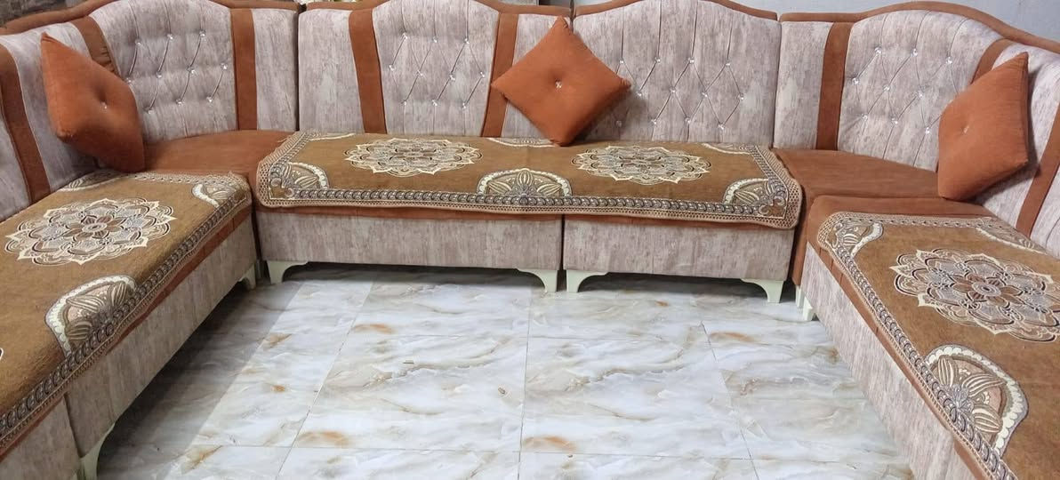 ديوان خشب عراقي شرط نطيف حيل متر 12 شرط سعرها  مناسب رقم ***********

