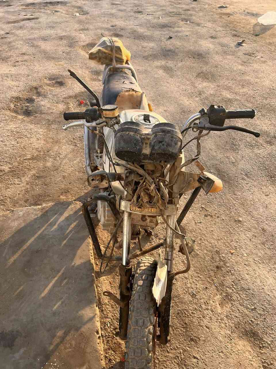 من رخصت صاحب الكروب دراجه للبيع ٥كبر ب ٢٥٠ وبيهه مجال
٠٧٧٠ ٥٧٥ ٦٢١٣
