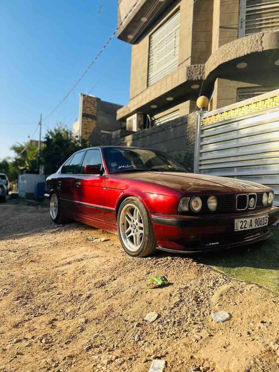 السلام عليكم اخوان سياره بي ام موديل 92 سياره جديده ومكفوله اللون كرزي رقمه اربيل باسمي مابيها ضربه مصبوغه عام جماليه السياره ما نقصها شي كير مكينه جدد  تبريد تدفئه شغال ودرجه اولى تخم تاير جديد حداديه جيس السياره ما ناقصها برغي مال جنايه والسياره حته طلعه متطلع بس بالمناسبات السياره سعرها 55وبيها مجال بسيط للشراي للاستفسار الاتصال بالرقم ***********  متوفر واتساب
