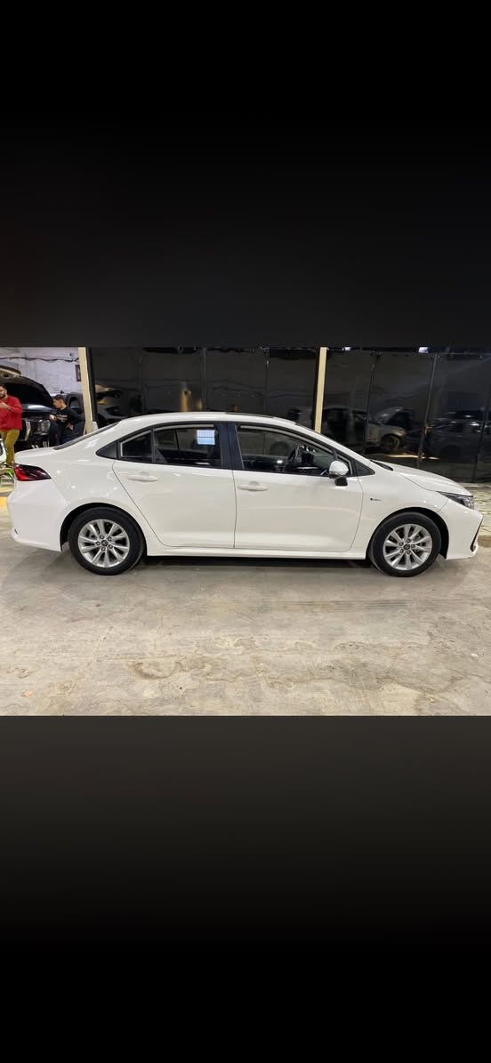 السلام عليكم للبيع كورلا هايبرد تجميع صيني موديل ٢٥ ماشيه ٤٥٠٠ كم بعدها زيرو فول مواصفات عدا الكشن مو كهرباء 
بصمه تشغيل وابواب
فتحه 
رادار 
كاميرا خلفيه 
محرك ١٨٠٠ هايبرد 
لايت زينون
كشنات جلد اسود
مشتريلها ارضيات حوضيه اصليه ب ٨٥٠٠٠ وارضيه للصندوق والدرگه مغلفه ودوسات اربع بوب شعار كورلا
السياره بيها طخه بسيطه ومصلحه وجاهزه تصليح درجه اولى 
( صبغ ربع البنيد وصبغ ربع الدعاميه مثل ما ماشر ) واكو رصعه بالباب الخلفي الباقي كفاله 
السعر ١٥٧ وبيها مجال مكاني بغداد الاتصال عالرقم ***********
