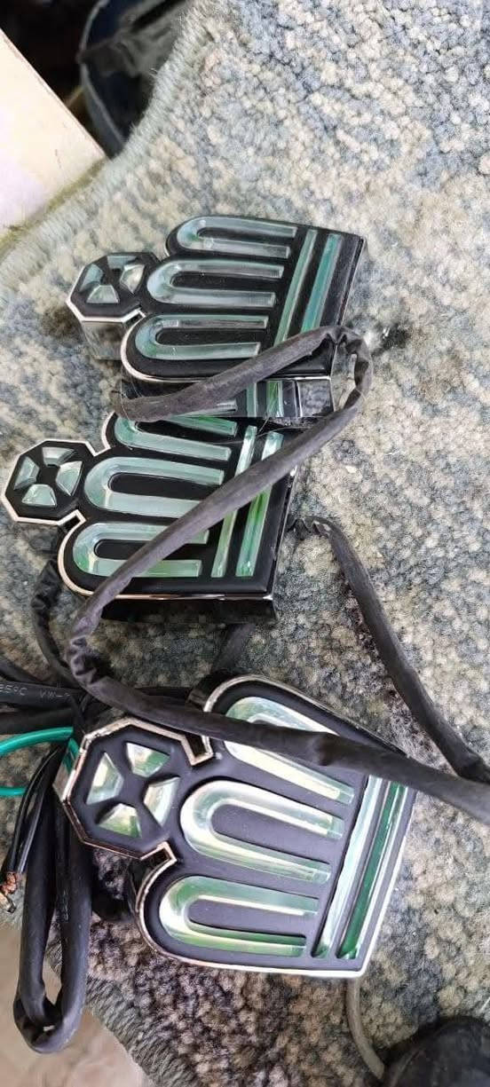 السلام عليكم ورحمه الله وبركاته
تاج ضواي طبق الاصل مثل الاصلي 
طبق الاصل كل ختلاف مابي حته
الكلوب مالته اخضر تايون مو صيني

***********
***********

موجود توصيل الجميع المحافظة العراق
