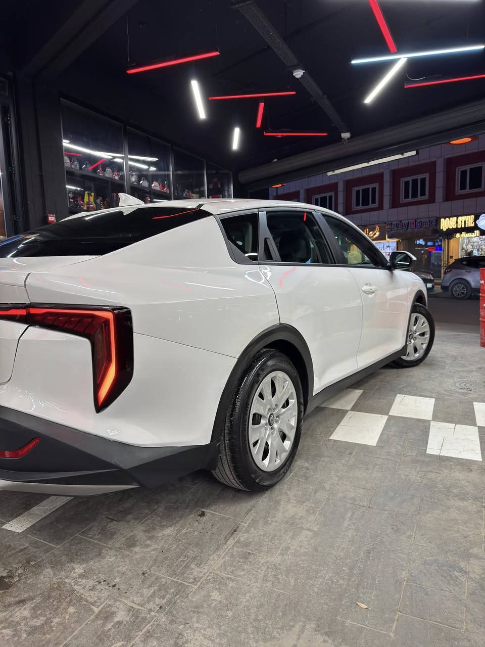 السلام عليكم 
للبيع KIA K4 وارد كندي 
الموديل 2025 
فئة LX 
المواصفات
بصمه و تشغلين عن بعدد
رادار و تحديد مسار و سياقة ذاتية 
مقاعد امامية تدفئه 
اوتو هولد و هند بربيك بصمه 
السيارة زيرو مماشية الف فقط 
ترقيم جديد قبل يومين
رقم سليمانية باسمي 
تريد وكاله تريد تحويل 
جاملغ خلفي صبغ فقط 
بدون ايرباك 
مكان السيارة بغداد 
للاستفسار و تفاصيل اكثر الاتصال او واتساب 
***********
