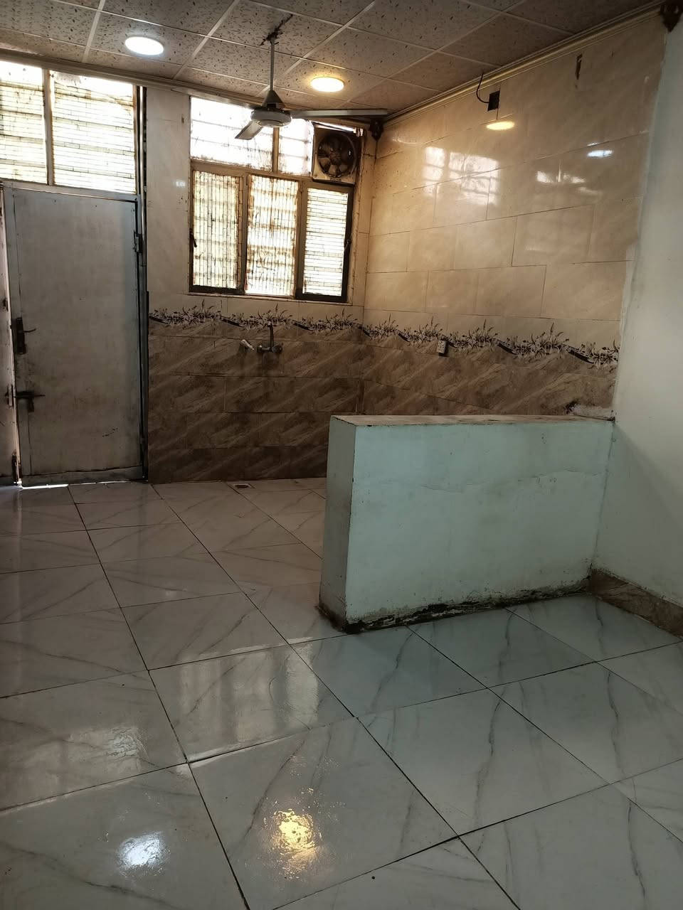 بيت للبيع مقابل قريه الغدير شارع الصب بفرع اسواق تلعفر  عمود،110 البيت مرقم بلبلديه بيقرارتطويب بي مكاتبه من صاحب الارض مساحه 50متر طابوق الاساس صب سيراميك غرفه صاله مفتوحه على المطبخ مكشوفه وصحيات وصطح  هاذا رقم صاحب البيت للي يحب يعرف التفاصيل ***********موجود واتساب السعر 23 وبي مجال
