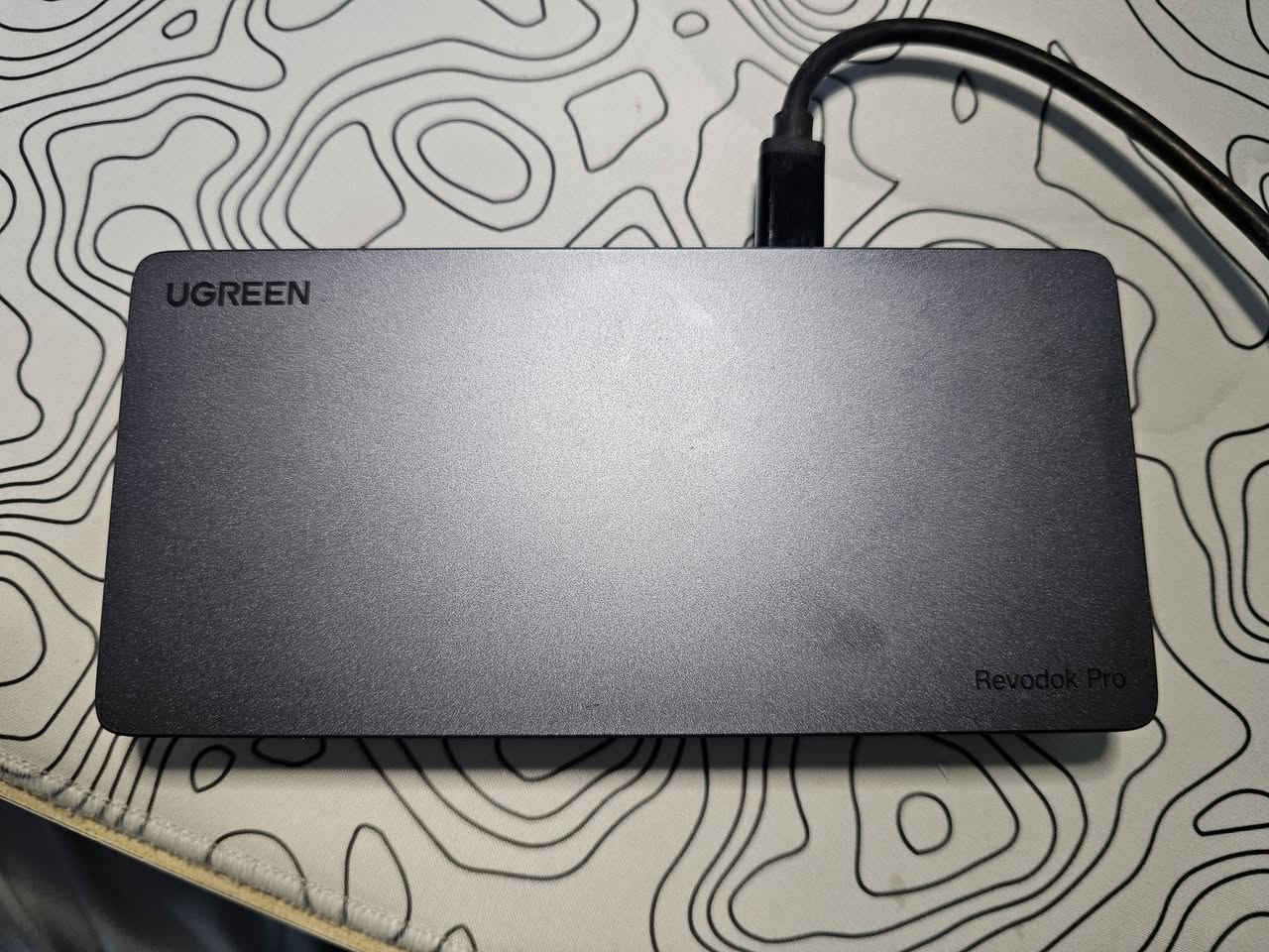 ⚡ للبيع: أدابتر / دوقينك ستيشن احترافي UGREEN Revodok Pro ⚡
للإخوة أصحاب اللابتوبات الحديثة (MacBook أو Windows) اللي يحتاجون يربطون أكثر من شاشة وينقلون بيانات بسرعة عالية، متوفر أدابتر UGREEN Revodok Pro الأصلي بحالة ممتازة جداً ونظيف جداً (مثل ما موضح بالصور).
​🔹 المواصفات والمنافذ المتاحة (كما يظهر في الصور 
• ​منافذ الشاشات: يحتوي على منفذين HDMI لدعم تشغيل شاشات خارجية بدقة عالية.
•  ​منافذ البيانات:
◦ ​منفذ USB-C فائق السرعة (10Gbps).
◦ ​منفذين USB-A بسرعة (10Gbps) لنقل البيانات بسرعة جنونية.
◦ ​منفذ USB-A إضافي بسرعة (5Gbps).
• ​منفذ الشبكة: يحتوي على منفذ Ethernet (Gigabit) لاتصال إنترنت كابل سريع ومستقر جداً للألعاب أو الداونلود.
• ​قارئ ذاكرة: منافذ مدمجة لقراءة ذواكر SD و Micro SD (ممتاز جداً للمصممين والمصورين).
• ​منفذ طاقة: يدعم تقنية الشحن السريع لتغذية اللابتوب أثناء الاستخدام.
• ​التصميم: هيكل معدني متين من الألمنيوم للمساعدة على التبريد وتبديد الحرارة بكفاءة عالية (كما يظهر في التصميم الجانبي بالصور
​🔹 الحالة:
​مستعمل نظيف جداً وبحكم الجديد، شغال 100% وبدون أي مشاكل.
​🟢 السعر: [ 55] الف 
📍 الموقع: [ بغداد / الدوره]
تتوفر إمكانية التوصيل / 
رقم تواصل ***********
