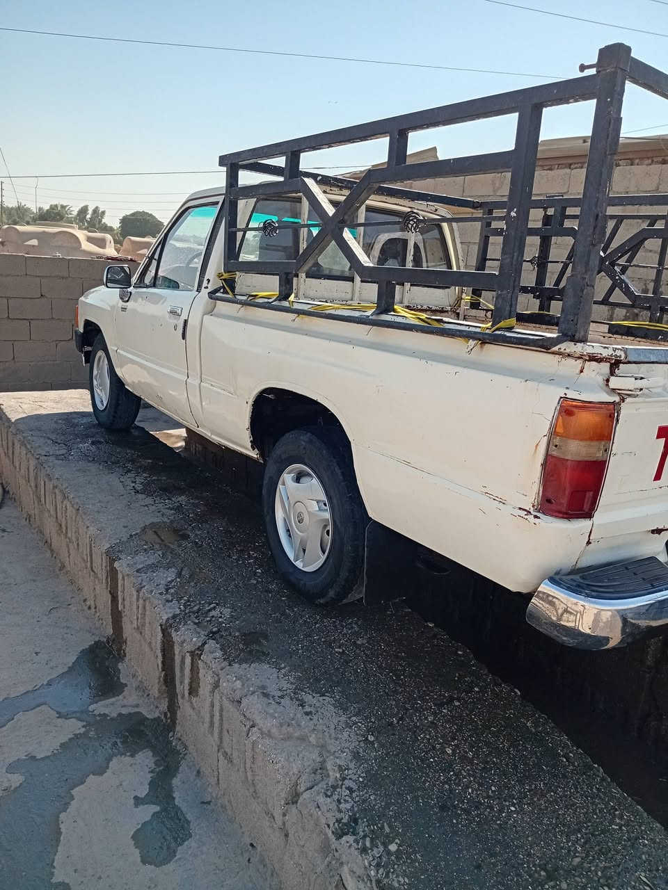 بيكم للبيع موديل 85 مصبوغه حزام رقم واسط دولي بسمي سياره جاهزه ومكفوله كفاله عامه السعر 40$وبيه مجال للطيبين 
اللأستفسار ع هاذه الرقم ***********
