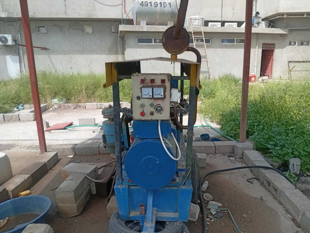 مولدة (15-25 KVA) نظيفة جداً وشغالة بشرط الفحص.
​النوع: محرك ديزل تبريد راديتر مع دينامو أزرق.
​الحالة: المولد بحالة جيدة جداً، مع لوحة تحكم كاملة بمقاييس الأمبير والفولت. ينطيك 120 امبير
​المميزات: سهلة النقل (محمولة على شاصي وإطارات)، اقتصادية بالوقود، ومناسبة جداً للبيوت الكبيرة أو مواقع
 العمل.
​الموقع: موصل ايسر 
السعر 16 ورقة وبيها مجال للتواصل خاص


**إذا كنت صاحب هذا الإعلان وتريد حذفه لأي سبب، رجاءا أرسل رسالة إلى الدعم الفني**