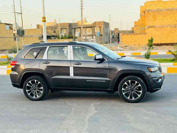 سلام عليكم 
للبيع جيب لاريدو  موديل 16 اصل 
رقم بغداد بسمي تحويل مباشر 
المواصفات :  كشنات جلد وكهرباء
شفتات ستيرن فول تحكم جهتين شاشه كامره خلفيه
لايت لد امامي خلفي حساسات امامي خلفي توقف ذاتي 
 المواصفات المعروفه 
السياره كلش حلوه وجديده وجاهزه من كل النواحي وبدون اي نقص كير ومكينه وصدر وتايرات بشرط جدد متحتاج دينار مصرف
حادث جاملق وبنيد وجاملق صبق 
السعر 180$ للأستفسار ***********
