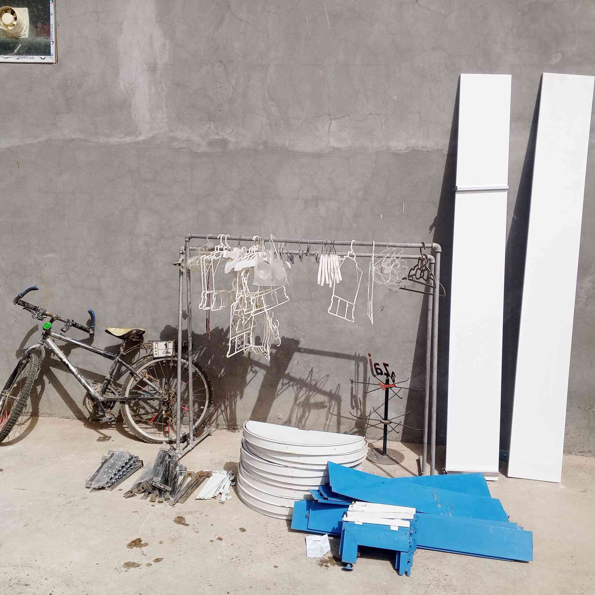 السلام عليكم يوجد اغراض لبيع رفوف وملحقات سفينه وتعاليك وحاضنات مال رفوف لبيع  العنوان بابل ***********
