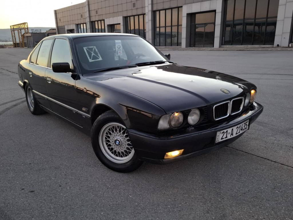 BMW /525
گێڕ ئۆتۆماتک .مەکینە کەپس .
مۆدێل 1990 کامل کراوە بە 1995 
سعر (48)گەڵاو کەمێک مجال 
***********
*********** 
گێڕو مەکینەو ئەکسل و تەقەو ڕەقەو کارەبای بەشەرت . 
کامل بۆیاخ لەسەر ساغی پێشی کەپسە . بەس چەمەلەغی دوای سایەق گۆڕاوە کەڤەری . 
مواسەفات فوول . سڵایت . چوار جام کارەبا . دەبڵ ئەرباک . تبرید 🥶. تحدیل سورعە. abs. کوشن جلد . شەش کەلە . پێش پان ................
سەنەوی بەسەرچوە بەناوی خۆمەوەیە تحویل غرامە بەشەرت .
مشتەری تیل بکە . السليمانية, العراق
