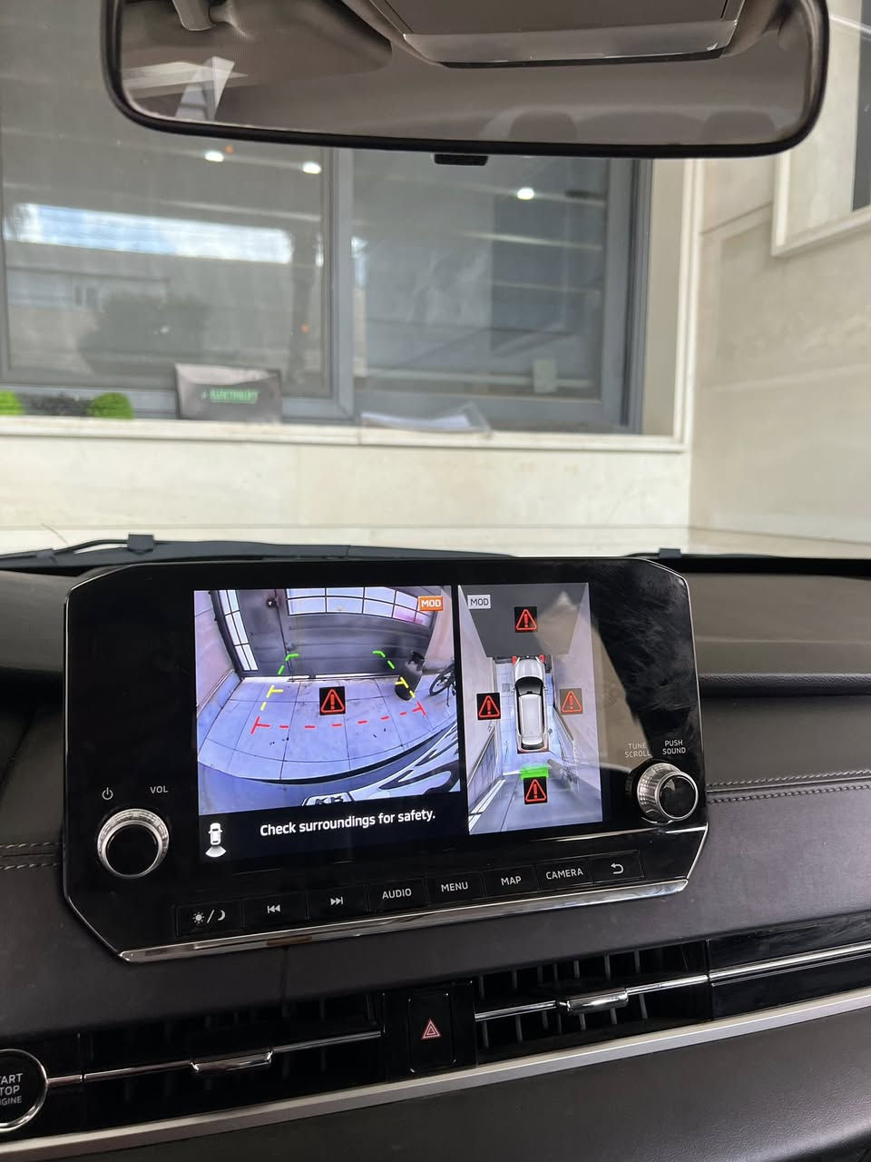 سلام عليكم ميسيوبيشي اوتلاندر موديل2022 وارد أمريكي ضربه جاملغ وبنيد   ملاحضه سياره للمراوس
اوتو هولد يفيد بل اسدحامات
خمس وضعيات قياده ايكو. نورمال. القياده في الرمال. القياده في الثلج 
نزول منحدرات
شاحن لاسلكي

اشاير بل مري
كاربون فايبر على يدات الباب
تبريد ثلججج
محرك اربعه سلندر 2.500 تنفس طبيعي
لايت زينون ثلجي 
بريك اوتو  
هاندبريك كهرباء 
ملاحضه للمراوس مع سنتافيه 2020 فما فوق

***********
