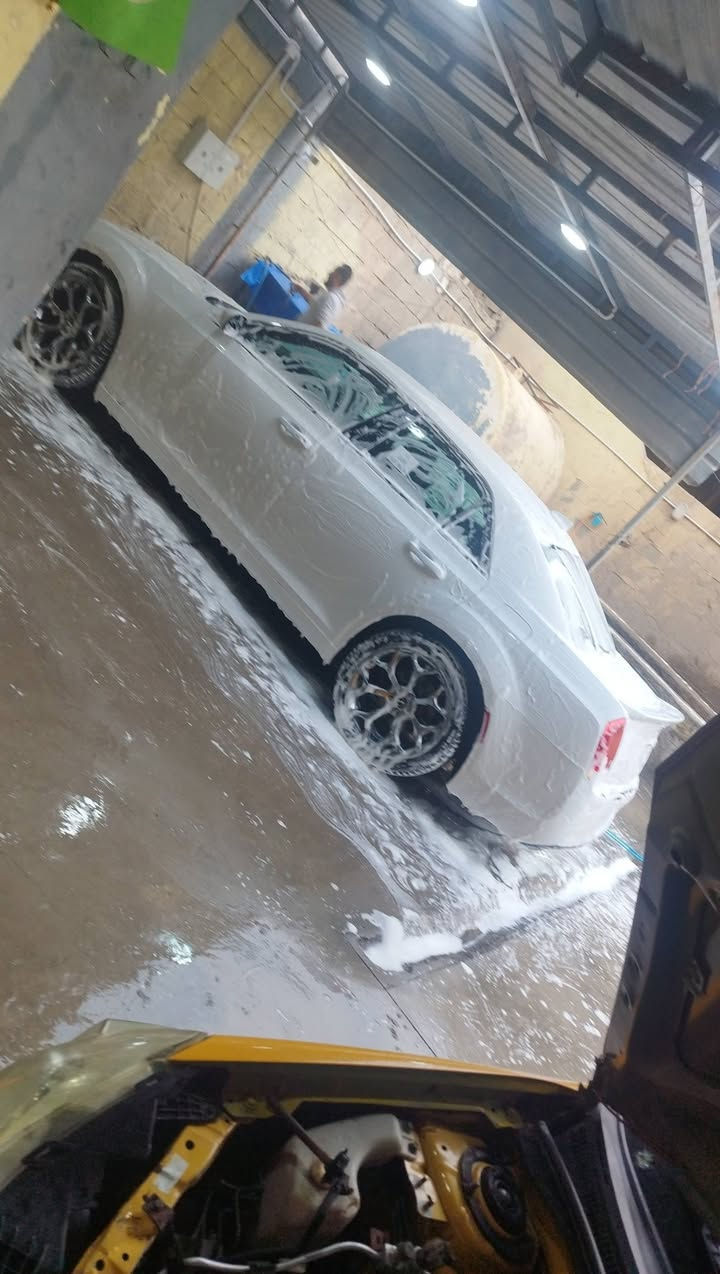 الشايب 2018
ظررها قطعتين بدون ارباك بدون دواخل 
السيارة باسمي 
رقم سليمانية 
***********
بدون بانوراما نص مواصفات
