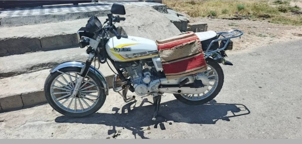 سلام عليكم دراجه للبيع موديل 25دراجه  اخت الزيرو ماشيه 14km دراجه كامله مكمله حجم المحرك 200cc اوراق اصولي منفيس وورقة شركه  سعرها 750بيها مجال  الشراي يتصل ويدلل ***********

