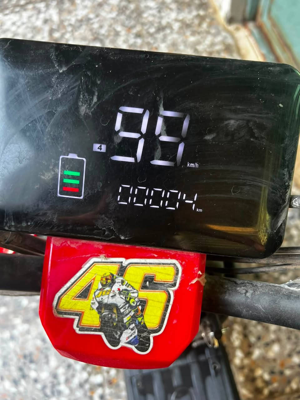 دراجهR9للبيع🛵
المواصفات👇👇
منفذ شحن(USB)🔋
نضام رجوع للخلف(R)🔙
اربع نمرات
سرعه99💨
اشاير يمنه يسره 🔥
دبل اشاره 
بلوتوث صوت عالي واضح 📢📣
تايرات ثنين جدد🛞
خمس بطاريات 
حجم البطاريه 28امبير 
بطاريه وحده محتركه يعني اربع يشتغلن 
 سعر 230وبيه مجال 
غير شي دراجه نضيف 
مكاني بغداد كفائات سيدية📍
لاتصال او مراسله 
***********📞
