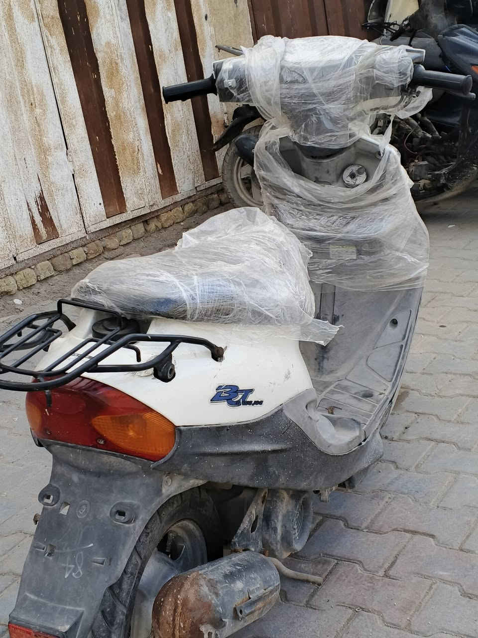 للبيع ، مكان رميثة 
دراجة بيجي نظيفة كلش  مكينة ما مفتوحة كهربائيات كله شغالة لون ابيض      سعر :-375 بيهة مجال
للأستفسار ـ***********
