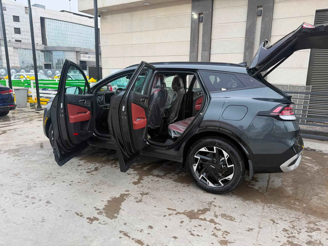 كيا سبورتاج اعلى فئة برسيتيج 2024 SX
فول مواصفات بنوراما 
ماشية سيارة 32000كيلو متر 
حادث سياره ربع بنيد وجاملغ وبشرط بارد بدون قطره صبغ وبدون دواخل اخت الكلين 
مكاني بغداد ***********
