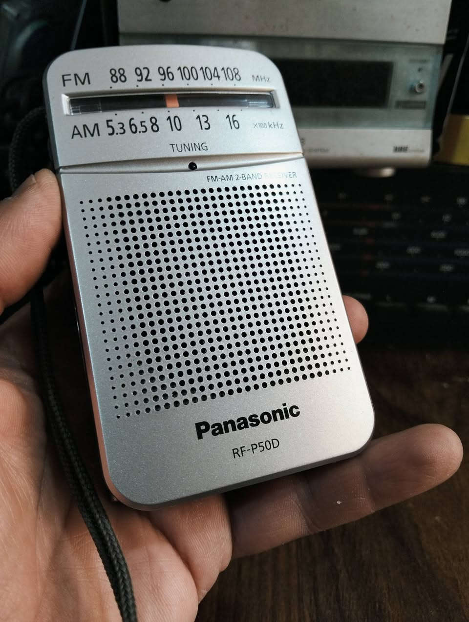 راديو بأنسونك Panasonic 
موجات الراديو FM AM 
يعمل باتري قلم عدد 2 
يوجد فديو بالمنشور يوضح التشغيل 
للحجز والاستفسار المراسله على الخاص


**إذا كنت صاحب هذا الإعلان وتريد حذفه لأي سبب، رجاءا أرسل رسالة إلى الدعم الفني**