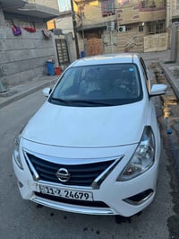 ((للبيع))نيسان صني موديل2025 مواصفات  1-اشاير في المري  2-قطعتين تبريد...