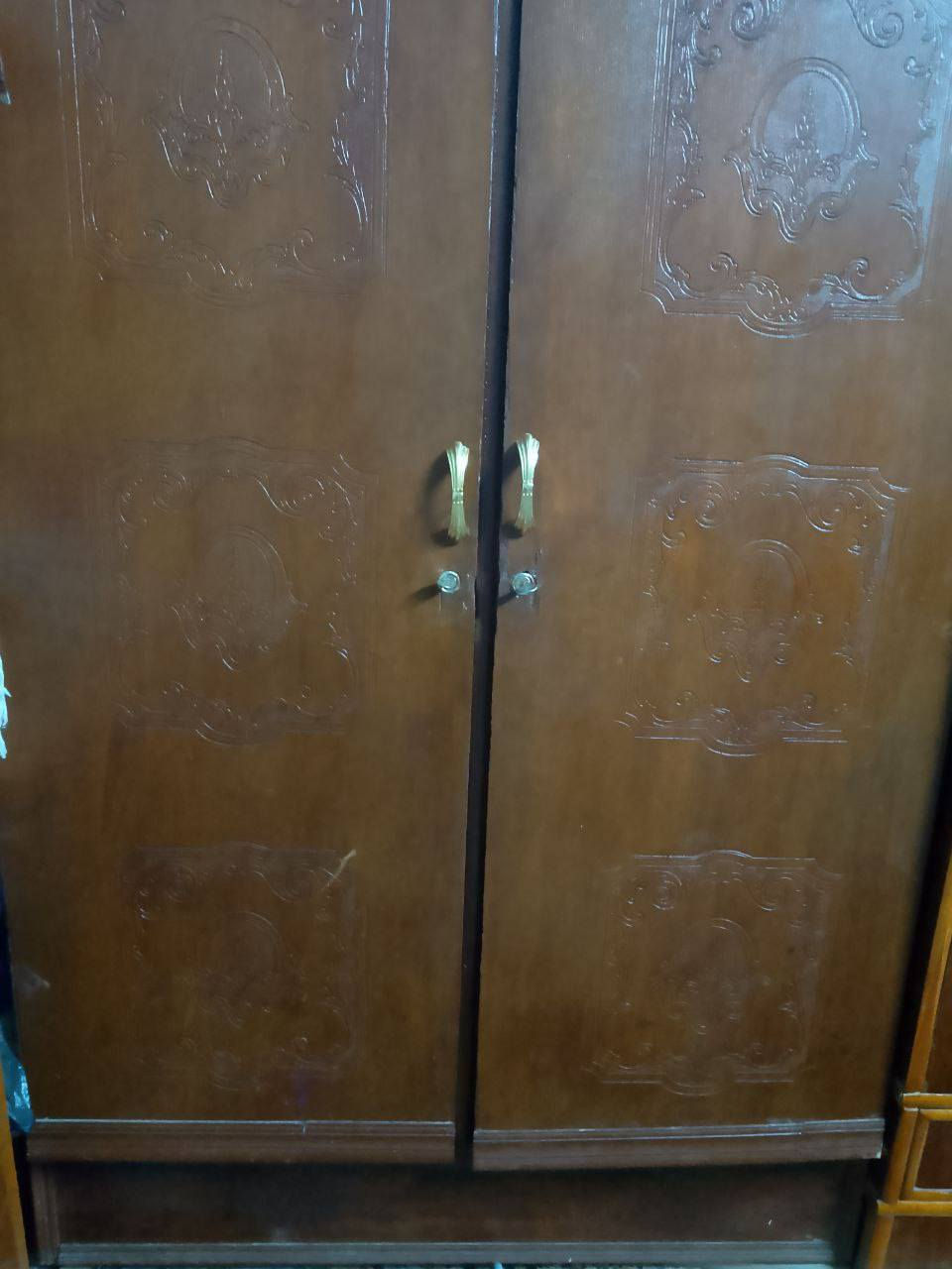 السلام عليكم كنتورين واحد ابو ثلاث ابواب صاج تفصال والثاني مستعمل للبيع الصاج الجديد 150 والثاني ب75 المكان المدينه ***********
