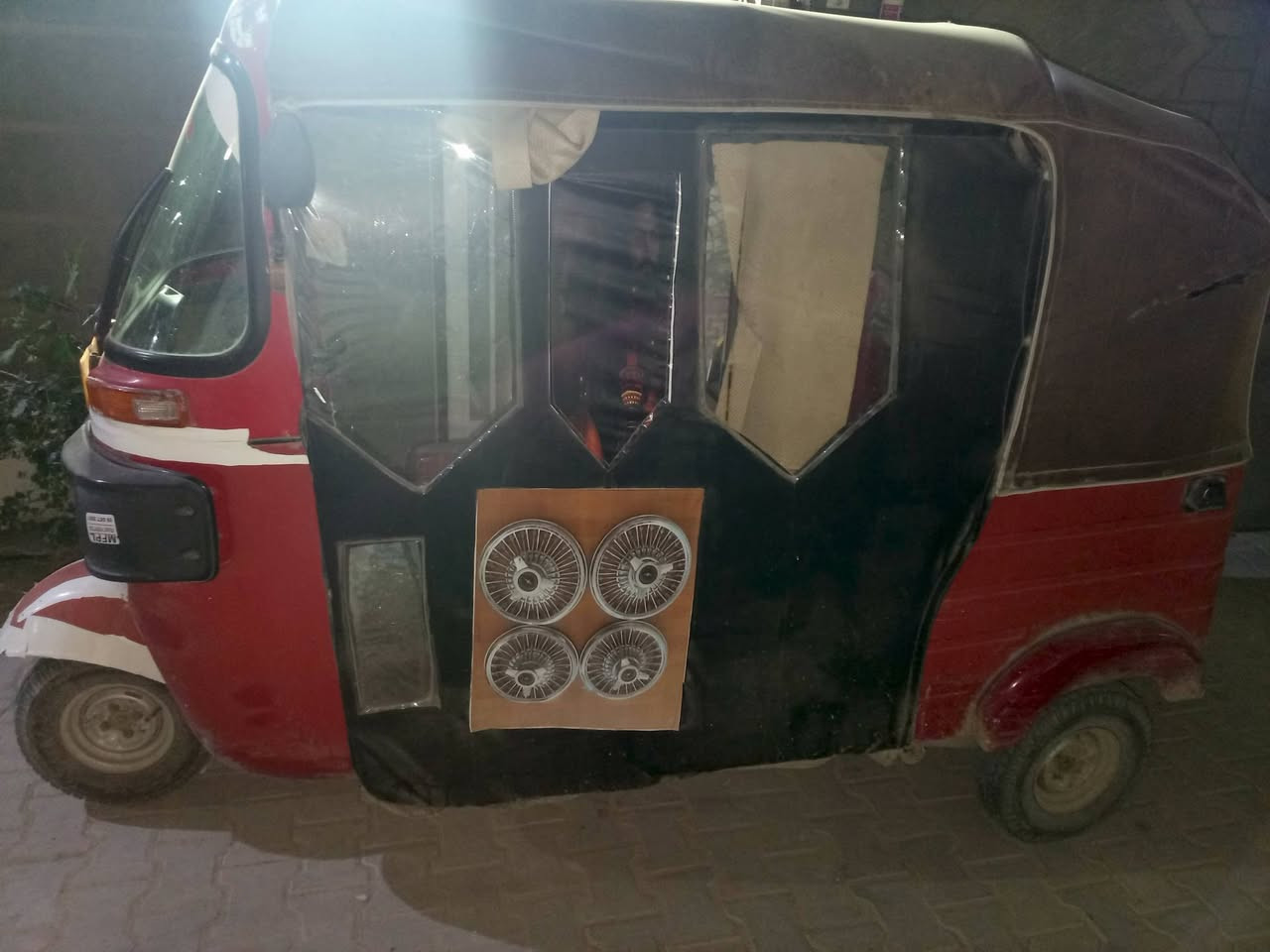 سلام عليكم تكتك للبيع موديل 18 مكينة 20 كشر كدامك والباقي كلة من كهرباء مكينة اكسل كلشي نضيف ويخبل اوراق اصولية وماشي بيهة ترقيم ونسد الترقيم 
مكان بغداد رقم *********** رقم صاحبهة 
اني مكلف بالنشر
