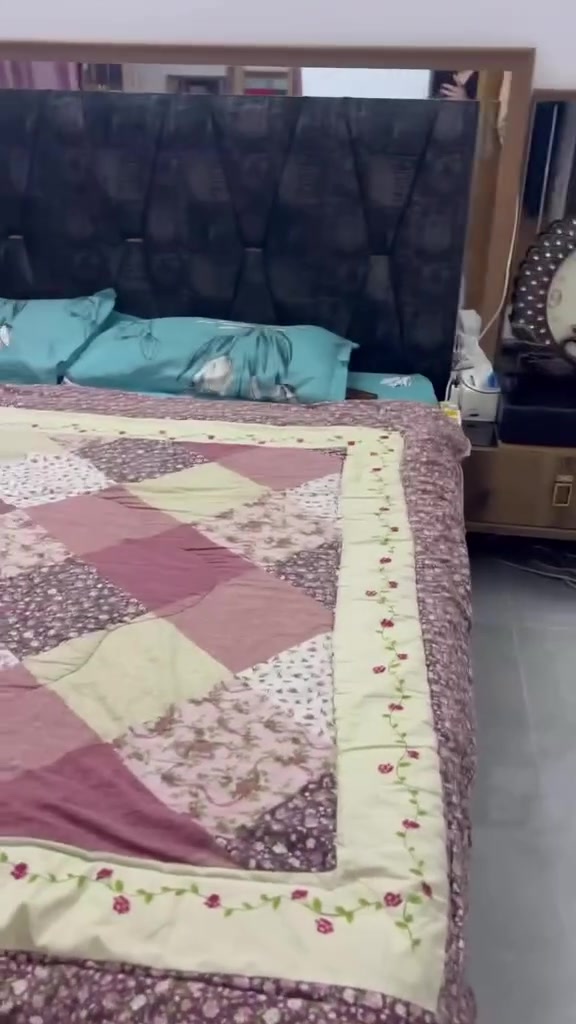 السلام عليكم عندي غرفة البيع مكاني بغداد الحبيبية الغرفة حيل كبيرة واريد ابيعها سعرها ٩٠٠ الف


**إذا كنت صاحب هذا الإعلان وتريد حذفه لأي سبب، رجاءا أرسل رسالة إلى الدعم الفني**