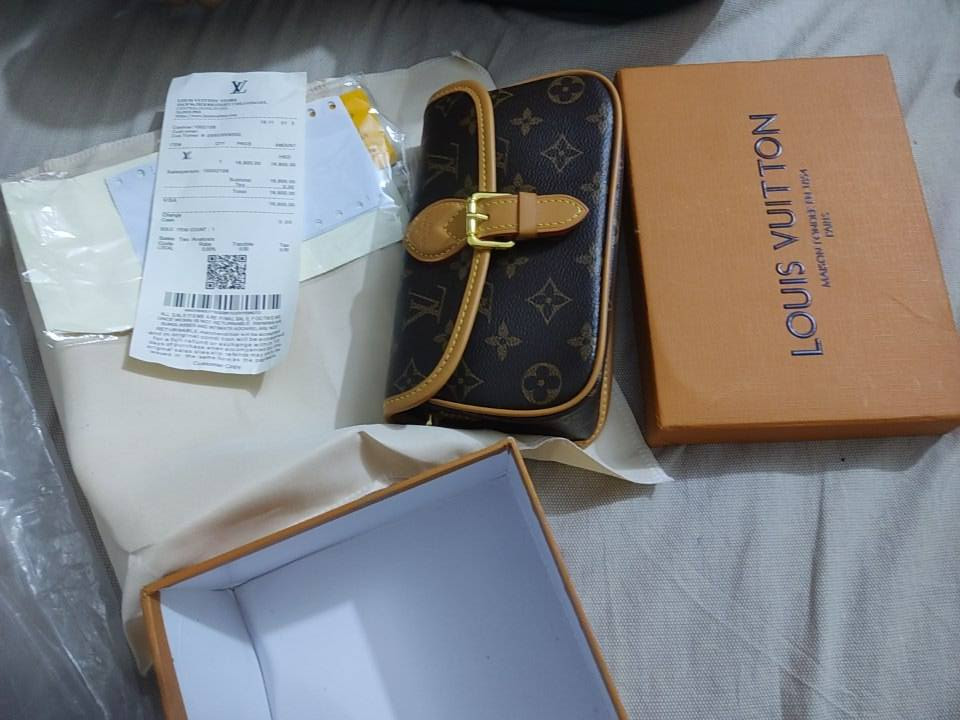 جنطه ماركة لويس فيتون 
مع كارت وعقد الضمان تحتوي على سيرين 
سعرها   ٢٥ الف شامل التوصيل شاهد الله موسعرها لان ماركة 
بس لان عندي بضاعه  واصله ان شاءلله 
اريد ابيع الباقي بهيج أسعار


**إذا كنت صاحب هذا الإعلان وتريد حذفه لأي سبب، رجاءا أرسل رسالة إلى الدعم الفني**