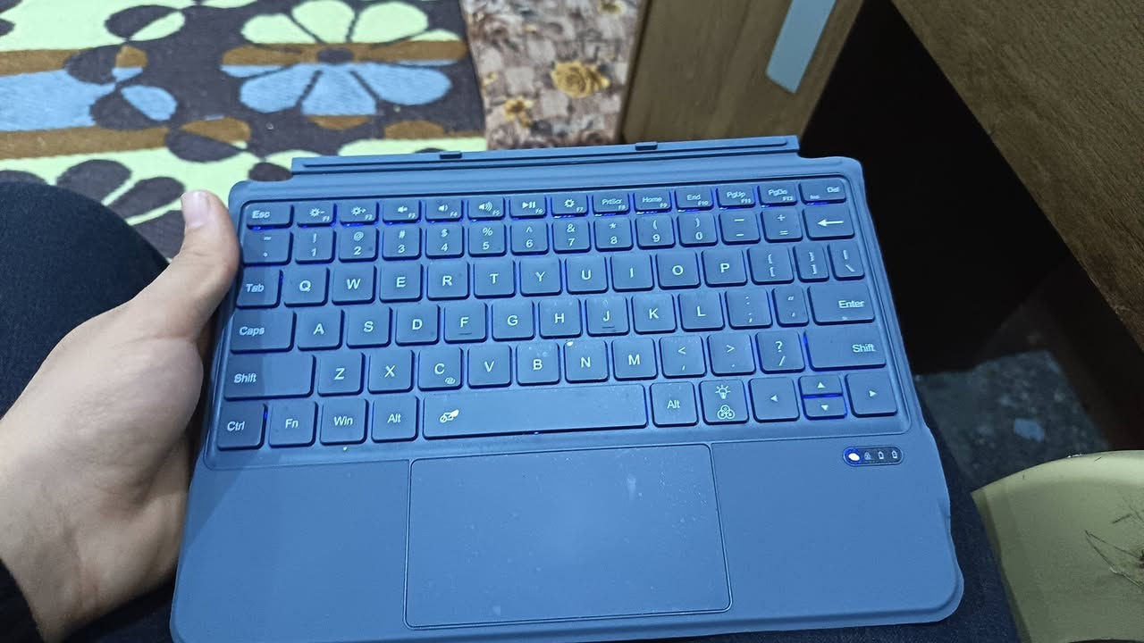 السلام عليكم
كيبوردين بلوتوث 
واحد بيهم كفر كامل وحتى مكان قلم بيهم ويصير ستاند للايباد اذا مهتم علقلي اراسلك خاص سعر مناسب


**إذا كنت صاحب هذا الإعلان وتريد حذفه لأي سبب، رجاءا أرسل رسالة إلى الدعم الفني**