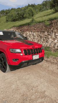 جيب لاريدو موديل ٢٠١٥ اللون احمر بأسمي للبيع اومراوس بسياره صالون ***********الناصريه المركز
