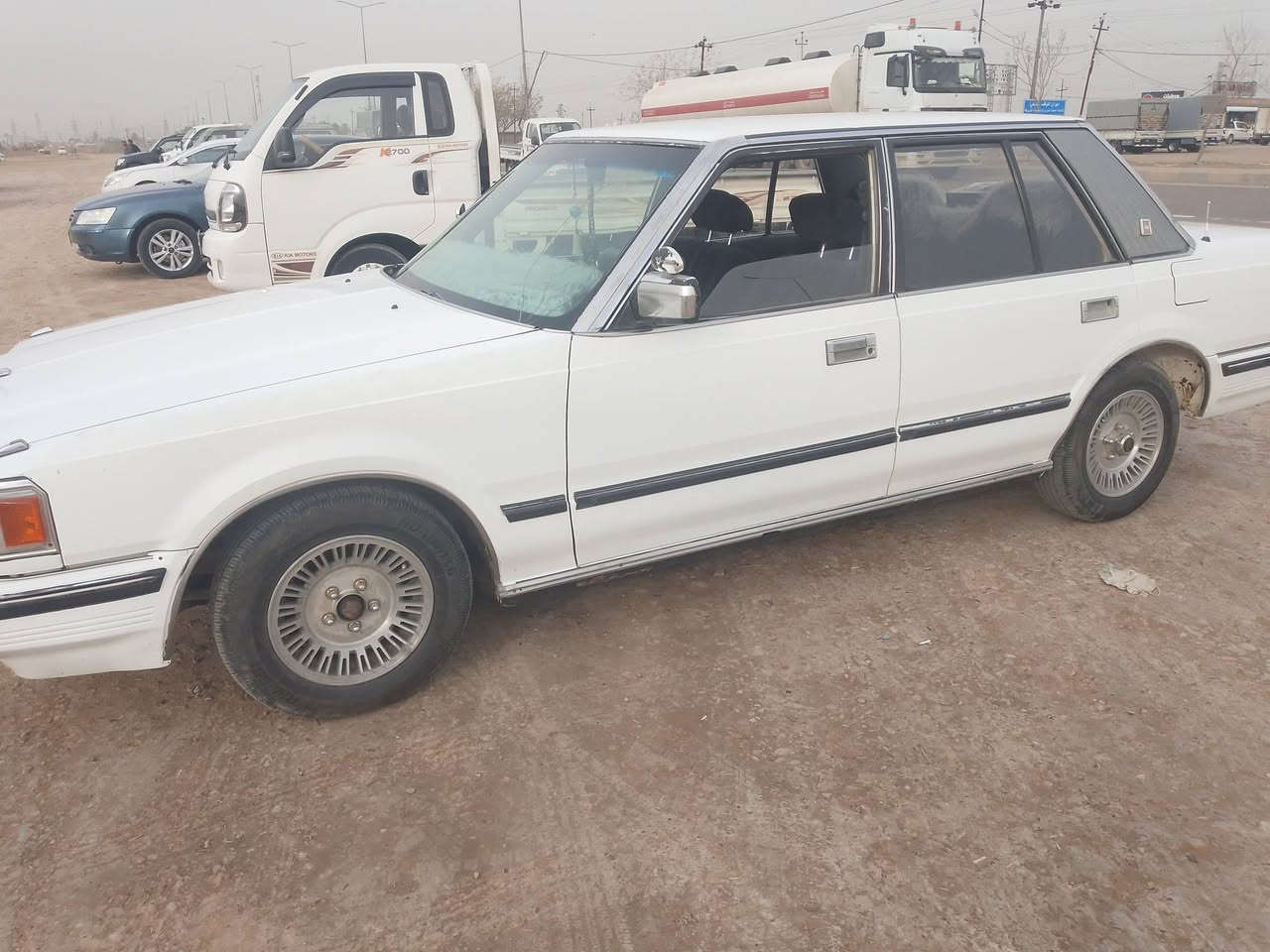 سوبر موديل 1987 
رقم بغدادانكليزي سنويه تنتهي لل2027 مكفوله من الضربه والصبغ والكص محرك وكير بلادي 6 سلندر تبريد شغال كهربائيات شغاله تخم تاير 5 ويل كب للاستفسار ***********
*********** السعر 65 شراي اخليك على راسي
