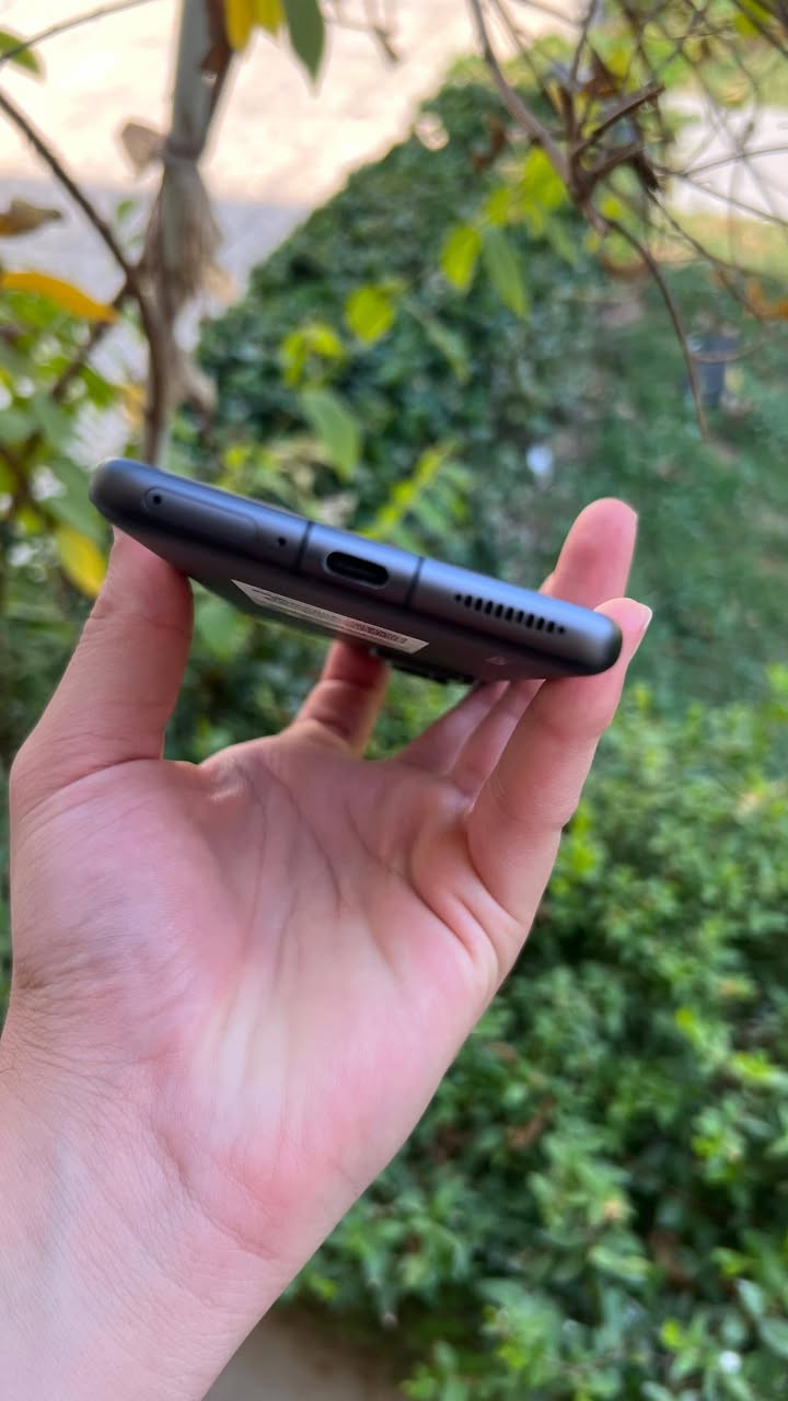 Xiaomi 12 Pro
شاومي 12 برو نسخه صينيه 
الشاشة: سريعة وموفرة للطاقة نوع LTPO AMOLED بدقة 2K وتردد 120Hz.
المعالج: الرواد Snapdragon 8 Gen 1 (أداء عالي للألعاب).
الكاميرات: ثلاثية خارقة بدقة 50 ميجابكسل لكل كاميرا.
الشحن: صاروخي 120 واط (يمسح الفول بـ 18 دقيقة).
الذاكره 256 رام 12+12
نظافه 100/100 كامل ملحقات مع الكفر الاصلي السعر 280 وبي مجال مكاني بغداد شارع فلسطين


**إذا كنت صاحب هذا الإعلان وتريد حذفه لأي سبب، رجاءا أرسل رسالة إلى الدعم الفني**