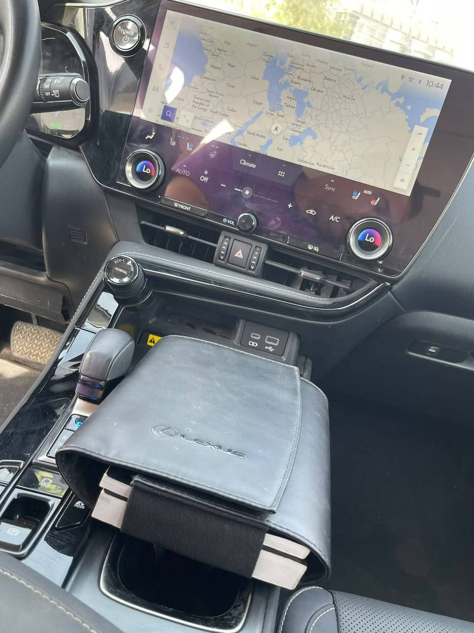 لكزز nx350hموديل ٢٤ ماشية ١٠ الف كيلو رقم بغداد قطعة وحدة بنيد للبيع الاتصال ***********
