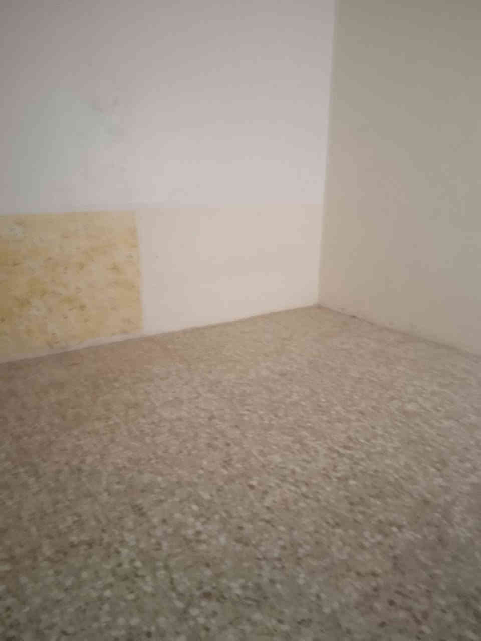 مكتب العوادي للعقار ***********
الايجار 100م في حي السلام طابق ونص نضيف وجاهز للسكن غرفتين وصاله ومطبخ واستقبال وصحيات
