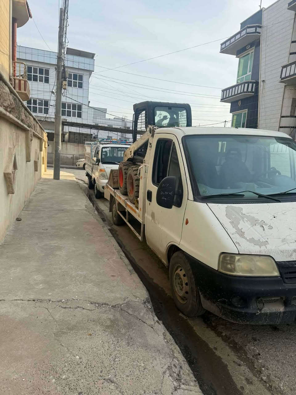 کرین فلات 2006 
مەکینە گاز
بی بویاخ 
رەقم سلیمانی 
٤ تایە نوی بۆ بەستراوە 
گیرو مەکینەوە بەشەرت  بی عەیبە و تووندوولە   
رەقەم و سەنەوی نویە هەتا ٢٠٣٠. بەناوی خۆمانە بەشەرت پەنجەمۆر تەحویل وغرامە بەشەرت 
تکایە نامە مەنیرە رەقەم لە خوارە داناوە 
 ئەمەش رەقەمی خاوەنتی. / 
*********** ڤایبەر و وەست ئەپل سەرە  
شوین : هەولێر كويسينجاك, أربيل
