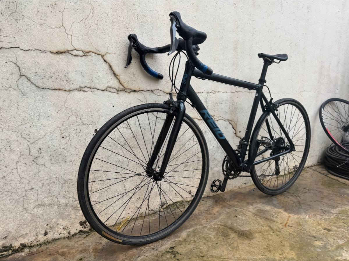 للبيع بايسكل نوع رود صنع استرالي من شركة REID🚲
النضافة موضحة بصور بايك كل قطعة بلادي واحد ليبل
سستم بايك كلاريس حديث شغال كامل و بريكات TEKTRO بلادي بدون اي تبديل  حجم بايك 28L لارج
مصنع بل كامل من ألمنيوم يعني ✈️ 
سعر بايك 250 الف و بي مجال و متوفر توصيل 🚚


**إذا كنت صاحب هذا الإعلان وتريد حذفه لأي سبب، رجاءا أرسل رسالة إلى الدعم الفني**