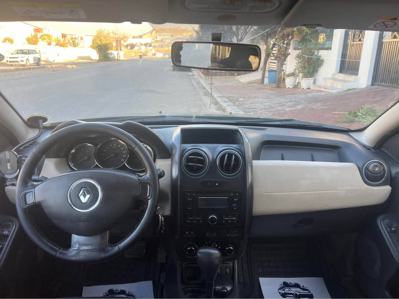 السلام عليكم 
سيارة رينو داستر ٢٠١٦
كلين بدون صبوغ 
بس بيها بارد 
ماشية ١٣٢ الف 
قفل مركز و كهربائي 
ايرباك كل ✅✅✅✅
لايتات ليد 
تحديد سرعة 
أوتوماتيك و سبورت 
مكينة كبس بشرط

رقم واتس آب ***********
رقم تلفون ***********

سعر٩٦ و بيها مجال اينشاللة السليمانية, العراق
