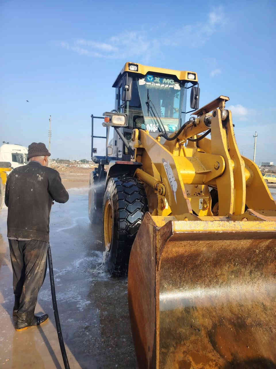 زت يل البيع موديل 15 تخم تاير
سنويه ال 28 مكان واسط ورقمه واسط المكينه حله من صوره بيه نقص بس ربل بوش تعبر ماي عل مكينه تواصل ***********
