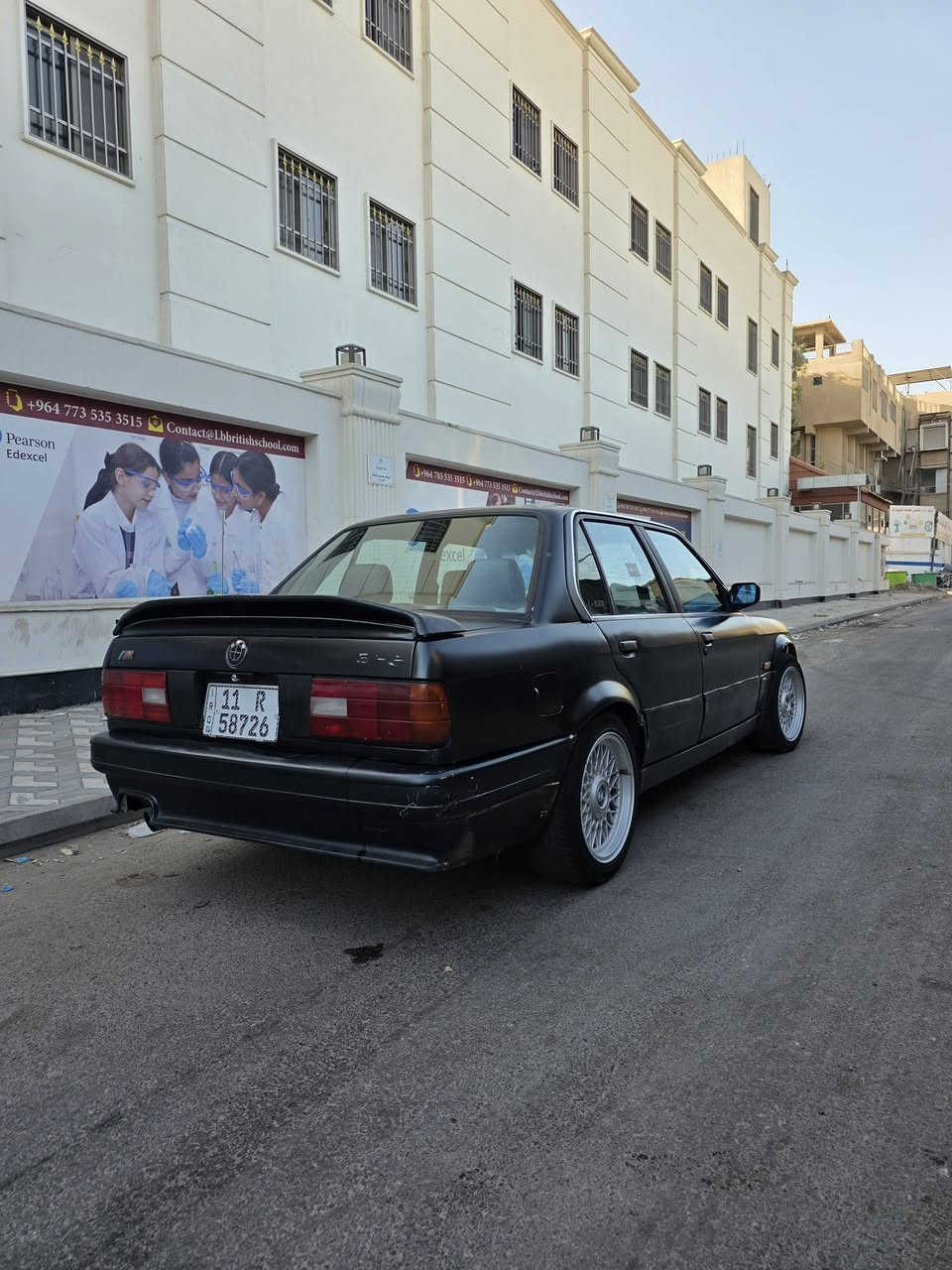 بي ام دبليو E30 سيارة استعمال يومي نقوصات بسيطة بيهة يرادلهة تنتة بس شد وتبديل هايدروليك استيرن لين درت دهن بالغلط بي ومنظومة تبريد من عدة الفريز والبوكس جديد السعر  ٤١$ وبيهة مجال مكان السيارة بغداد للاتصال ***********
