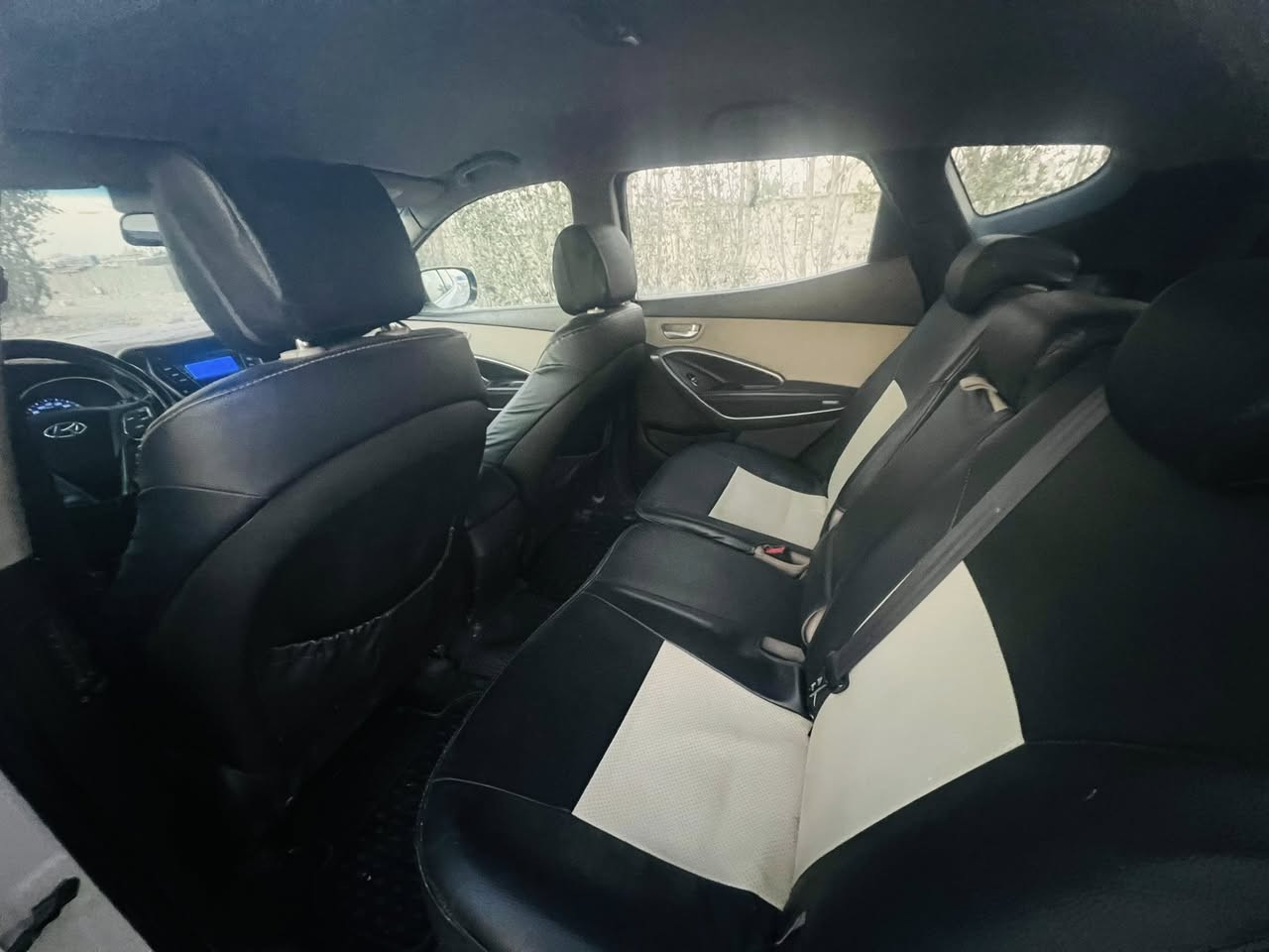 سنتافي 2014  
6 سلندر 7 راكب 
 تبريد 3 قطع مناخين
السيارة بيها قطعتين صبغ 
رايدها 148 

مكلف بالنشر 
***********
***********
