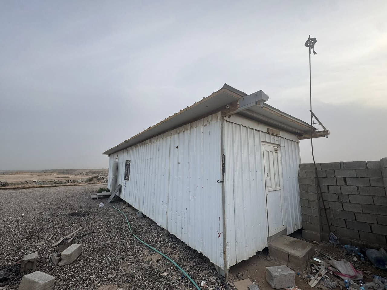 السلام عليكم كرفان مع حمام جاهز للبيع  مساحة الكرفان 3*12 مقسم من الداخل الى مطبخ وصاله وغرفه … المكان تكريت القادسية
للاستفسار :***********
