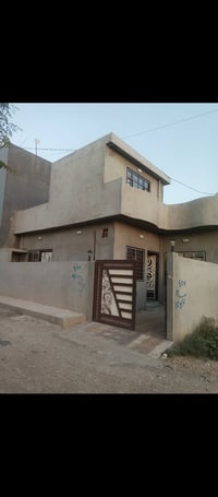 بيت للبيع مساحتها 100متر مربع طابق واحد 2نوم وهول واستقبال ومطبخ وحمام...