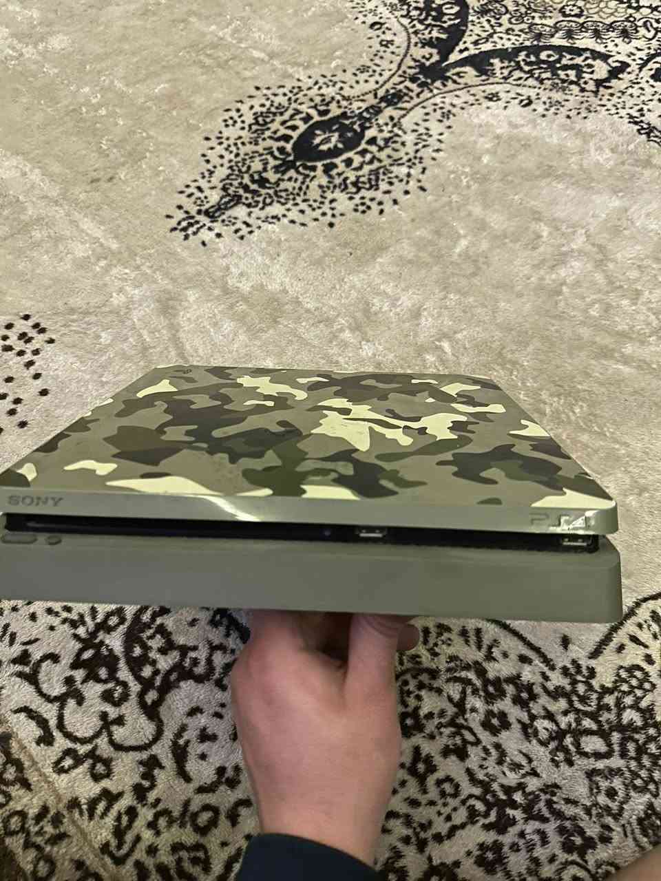 سلام عليكم 
بلي فور 4 سلم واحد تيرة
جهاز جديد ابد ممفتوح 
يدة اصلية جديدة 
سعرة 250
مكاني شعب حي سومر 
رقم .***********
