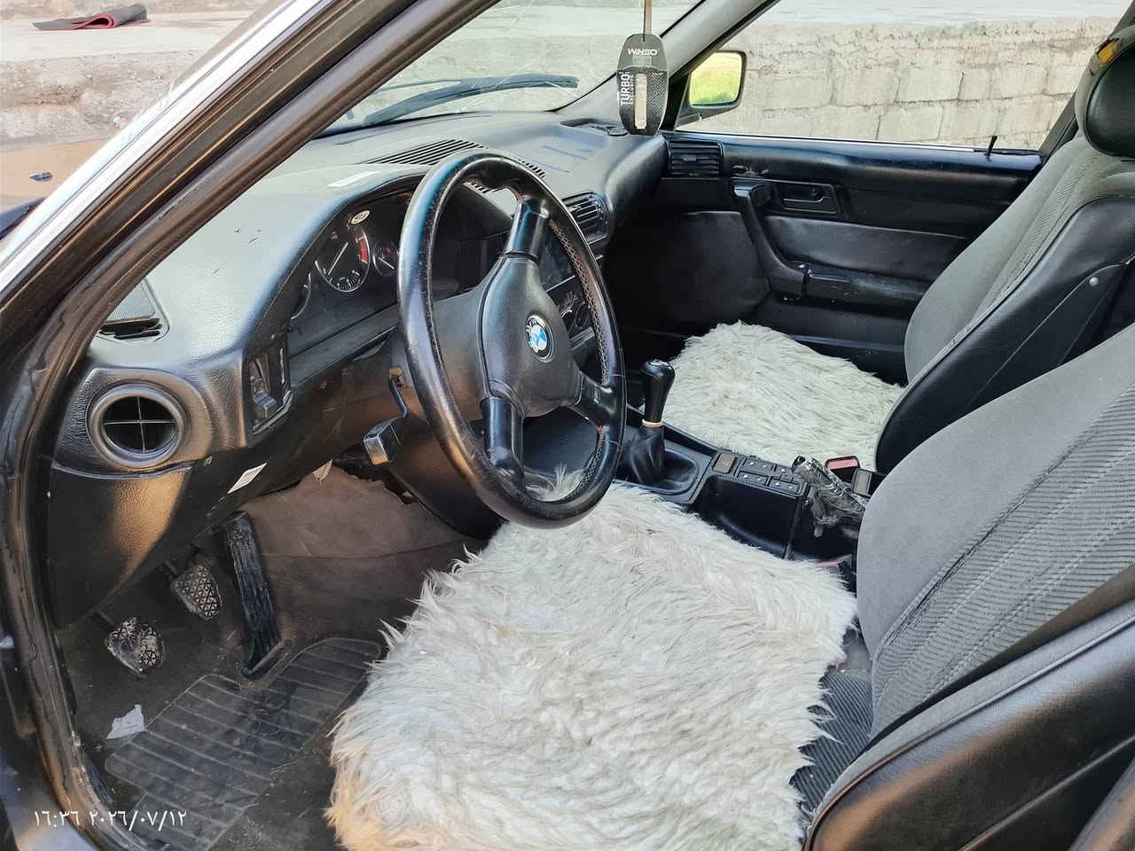 السلام عليكم ورحمه الله وبركاته 
سياره بي ام دبليو 520موديل 89 بدون طخه صبغ عام جماليه كير عادي مكينه كبس للبيع نقداً أو دين مده مقدمه 10 ورقات والباقي مده العنوان موصل قريه تويم 
***********
‏‪***********‬‏
