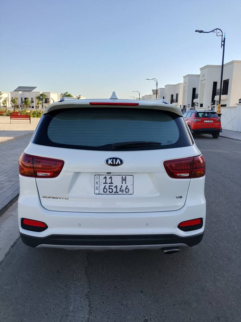 سورنتو 2019 مكينة 6 سلندر 7 راكب خليجي كويتي رقم بغداد باسمي مكفولة فول مواصفات .
بانوراما 
بصمة 
فور ويل دفع رباعي اول ويل درايف 
3 قطع تبريد 
4 انظمة قيادة 
اوتو هولد 
هاند بريك دكمة 
شاشة كبيرة ابل كار بلي
نفكيشن خرائط بدون انترنت 
حساسات امامي خلفي بلادي 
صاج 
لايت عالي وناصي وبلاجكتور زنون بلادي 
لايت عدسة 
لايت اوتو 
لد امامي 
بك لايت لد 
كشنات جلد بلادي 
تبريد وتدفئة كشنات امامية 
تدفئة كشنات خلفية 
بردات بالابواب 
ويل كروم حجم الكبير 
تبريد شاشة منفصل 
كشنات الامامية السائق والصدر كهرباء 
جنطة كهرباء 
ترحيب للسيارة وجنطة تفتح اوتماتيك بدون لمس 
مري شفط 
اشاير بالمري 
تحكم ستيرن  
كتابة سورنتو بالدوسة ضوئية بلادي 
كامرة دوارة 
ملاحظة /// الارضية والكشنات والستيرن مغلفات فوق البلادي 
مكان السيارة كربلاء 
السعر 254  *********** كربلاء, العراق

