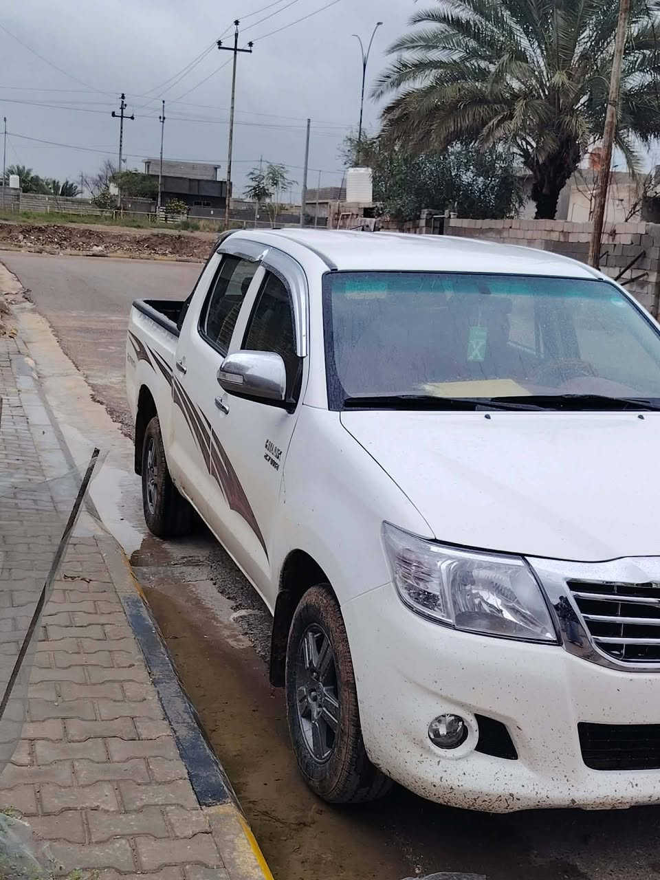 سلام عليكم البيع هايلوكس موديل 2014 رقم دهوك سنويه2027  شاصي 12 السعر175 وبيه مجال ***********
